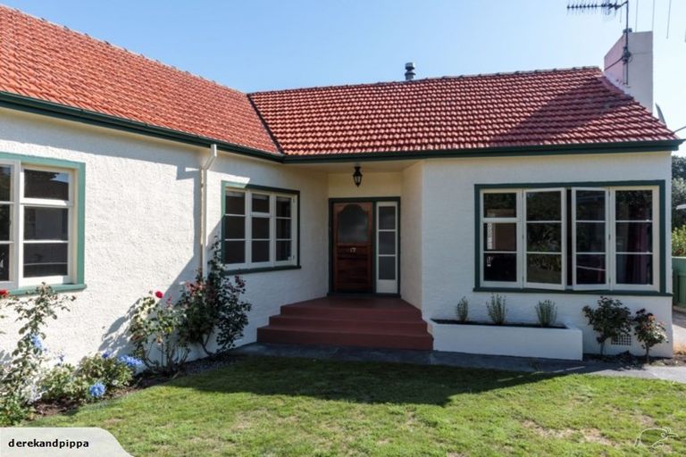 Photo of property in 17 Peakes Road, Saint Johns Hill, Whanganui, 4501