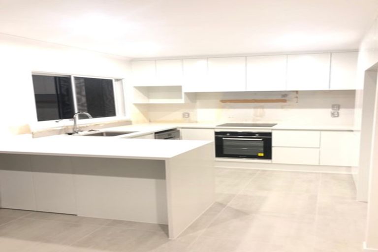Photo of property in 14 Gwenand Place, Botany Downs, Auckland, 2010