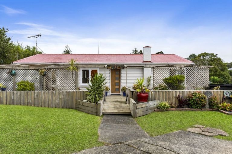 Photo of property in 1/5 Hellyers Street, Birkdale, Auckland, 0626