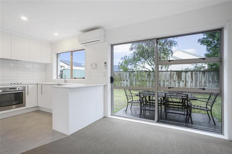 Photo of property in 14 Russett Grove, Henderson, Auckland, 0612