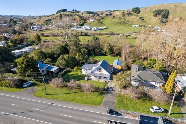 Photo of property in 19 Milne Street, Hunterville, 4730