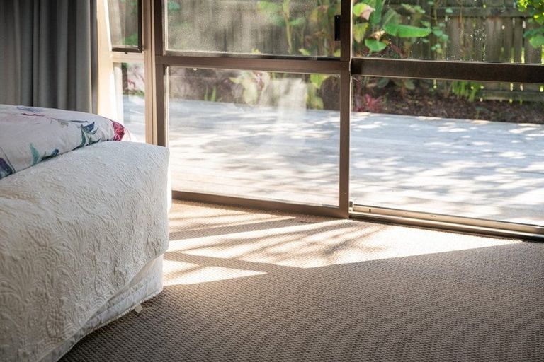 Photo of property in 2/5 Hanlon Crescent, Narrow Neck, Auckland, 0624