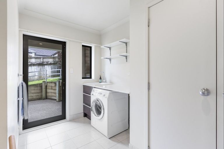 Photo of property in 49 Grovenor Drive, Orewa, 0931