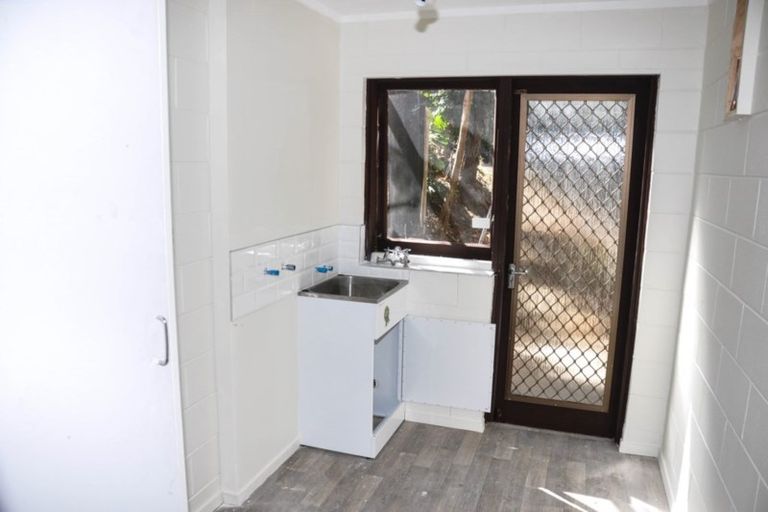 Photo of property in 44 Valley View Road, Glenfield, Auckland, 0629