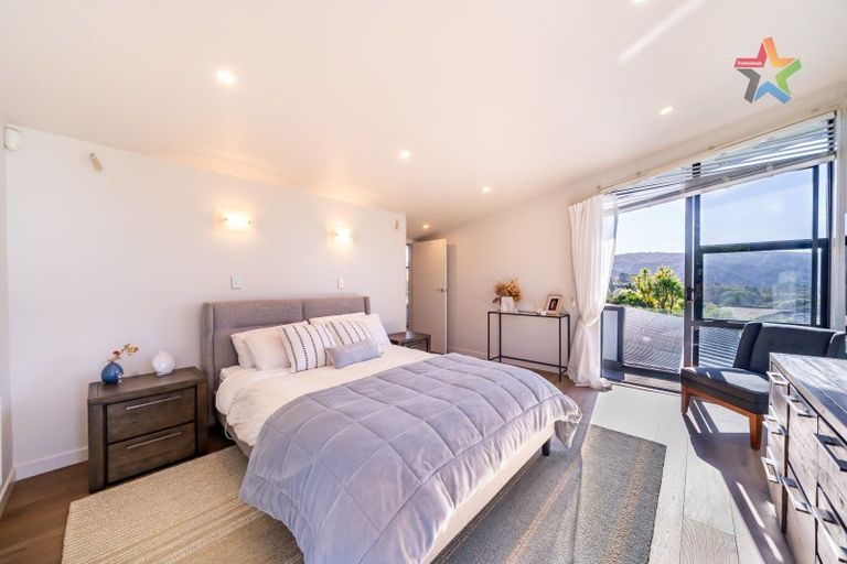 Photo of property in 22 Mount Marua Drive, Timberlea, Upper Hutt, 5018
