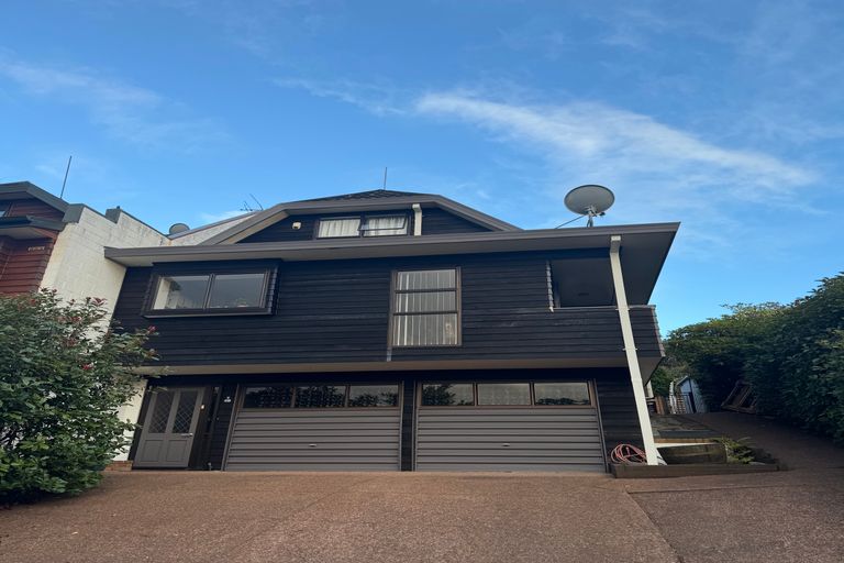 Photo of property in 1/26 Ronald Macken Place, Windsor Park, Auckland, 0632