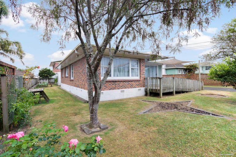 Photo of property in 1/17 Kelvin Road, Papakura, 2110