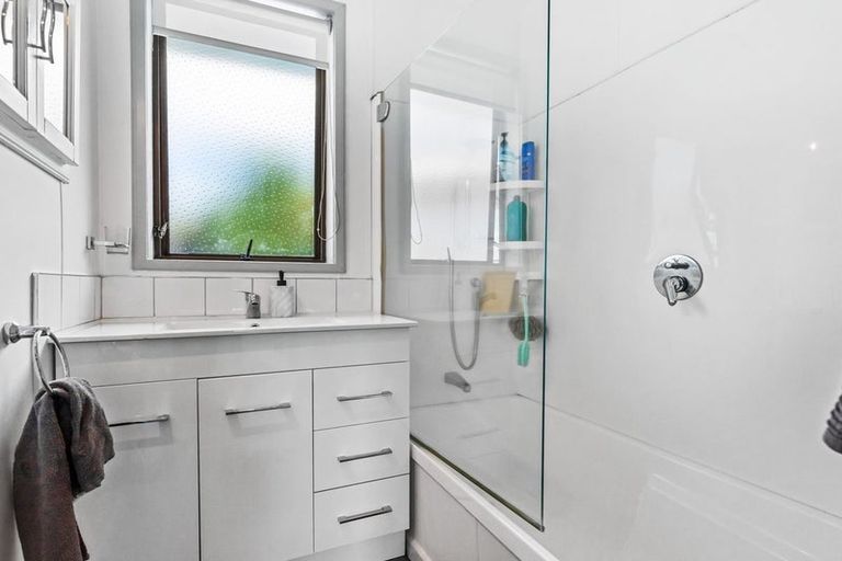 Photo of property in 83 Glen Marine Parade, Glendene, Auckland, 0602