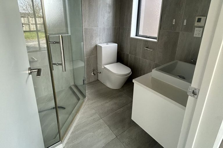 Photo of property in 25 Bordeaux Parade, Te Atatu South, Auckland, 0610