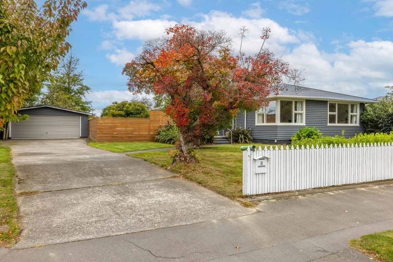 Photo of property in 4 Colina Street, Avonhead, Christchurch, 8042