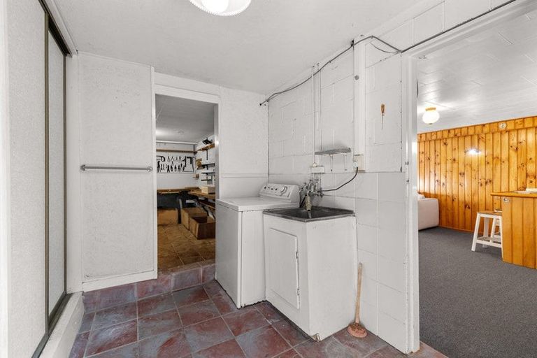 Photo of property in 96 Moncks Spur Road, Redcliffs, Christchurch, 8081