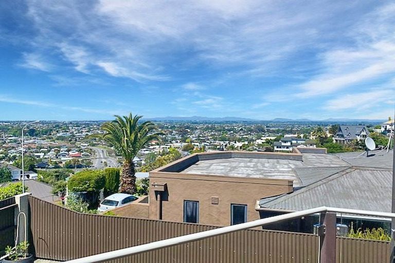 Photo of property in 1 Kelsall Street, Hospital Hill, Napier, 4110