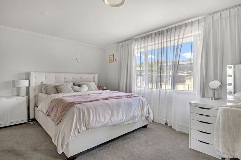 Photo of property in 18 Kaipara Lake Road, South Head, Helensville, 0874