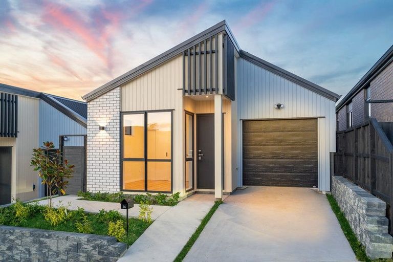 Photo of property in 16 Kotiu Place, Massey, Auckland, 0614