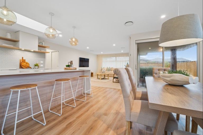 Photo of property in 16 Atutahi Street, Hurdon, New Plymouth, 4310