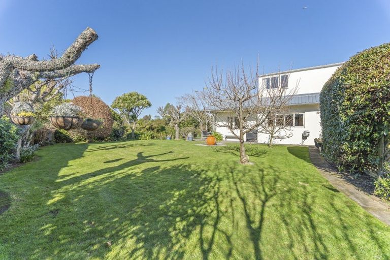 Photo of property in 3 Waiwera Place, Merrilands, New Plymouth, 4312