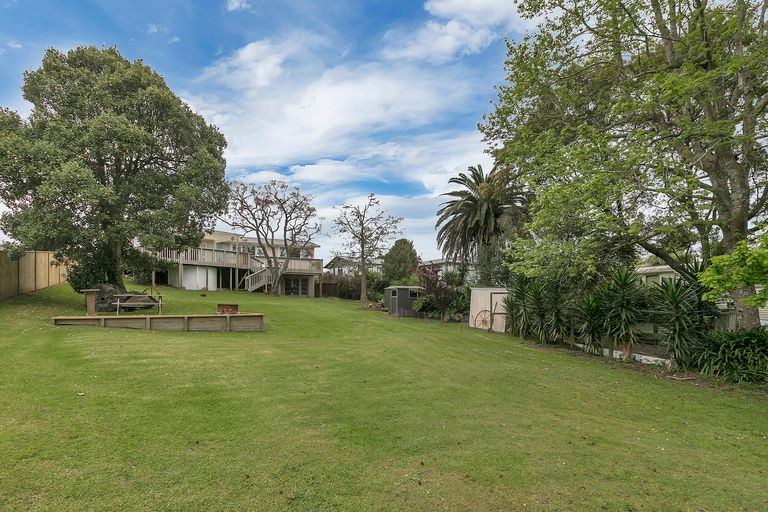 Photo of property in 43 Maude Street, Riverhead, 0820