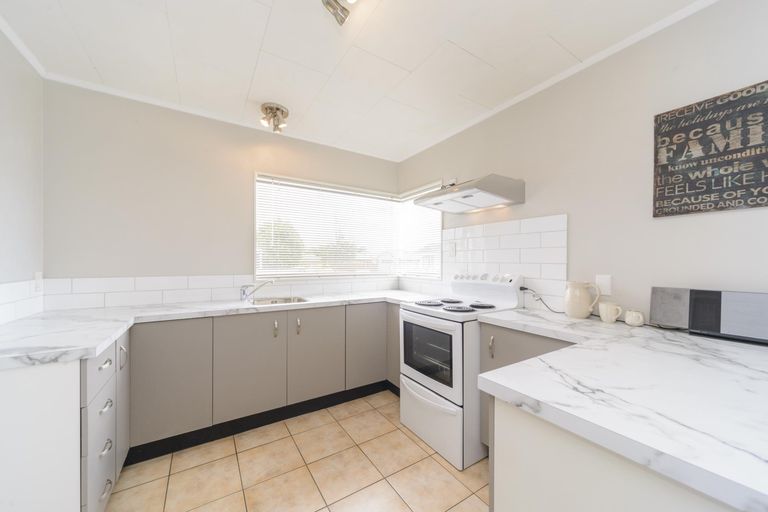 Photo of property in 73 Hillcrest Drive, Kelvin Grove, Palmerston North, 4414
