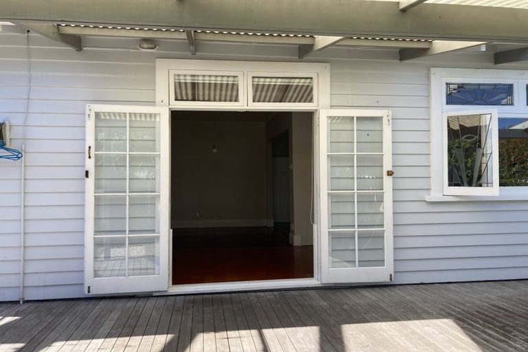 Photo of property in 1/46 Old Lake Road, Narrow Neck, Auckland, 0624