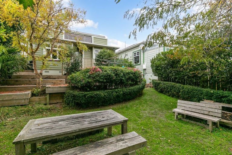 Photo of property in 4 Don Street, Island Bay, Wellington, 6023