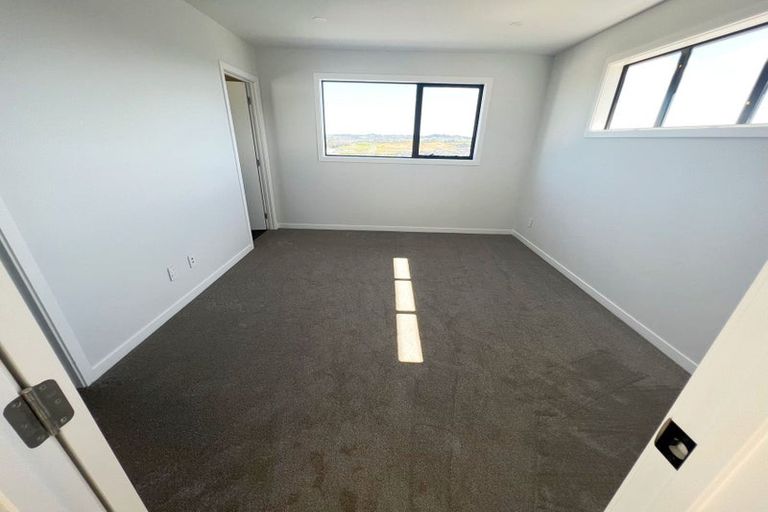 Photo of property in 17 Manawanui Way, Orewa, 0931