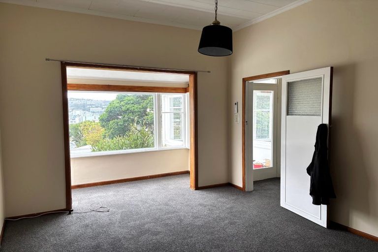 Photo of property in 17 Scarborough Terrace, Mount Victoria, Wellington, 6011