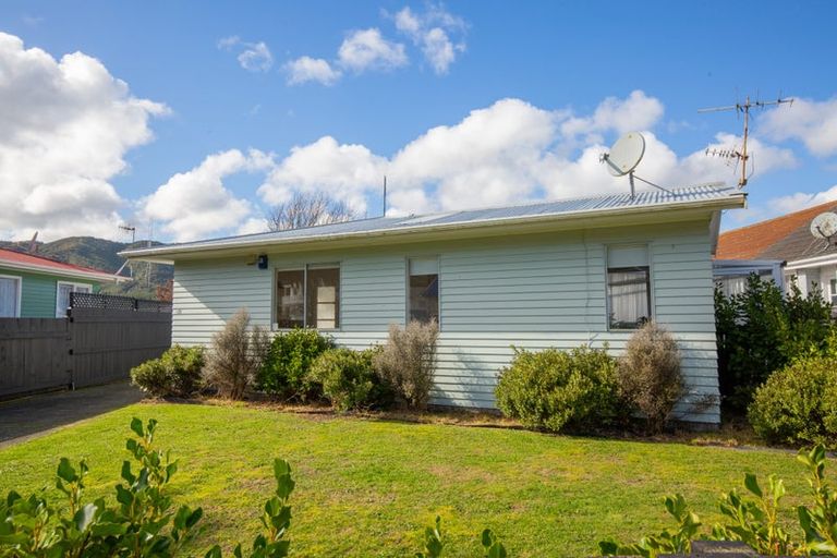 Photo of property in 40 Hamstead Street, Wainuiomata, Lower Hutt, 5014
