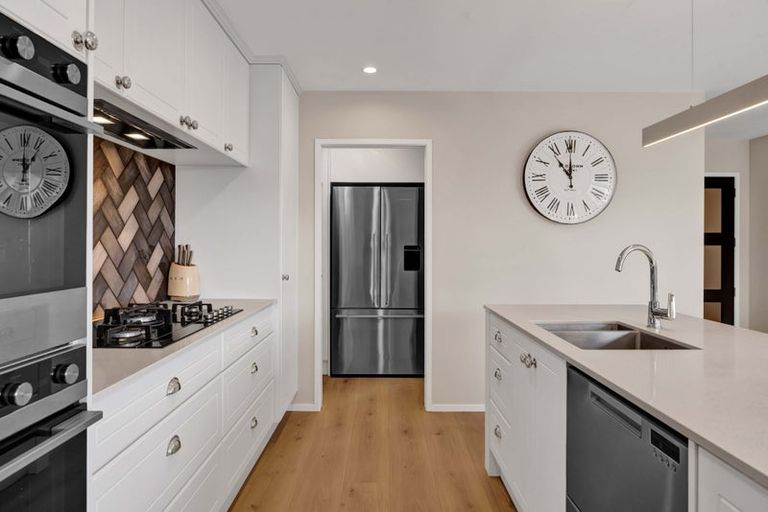 Photo of property in 52 Links Drive, Waiwhakaiho, New Plymouth, 4312