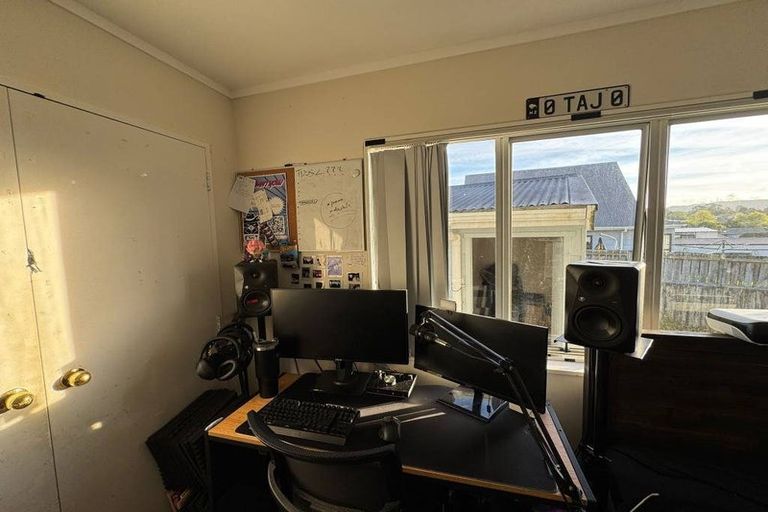 Photo of property in 15 Hinerau Street, Henderson, Auckland, 0612