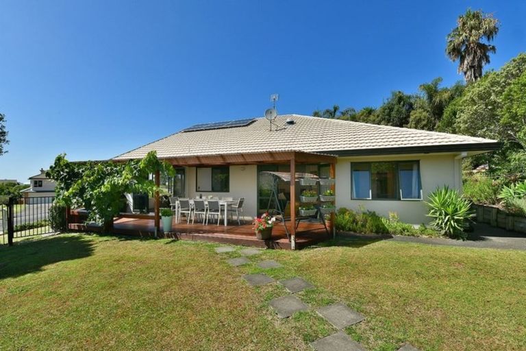 Photo of property in 4 Grovenor Drive, Orewa, 0931