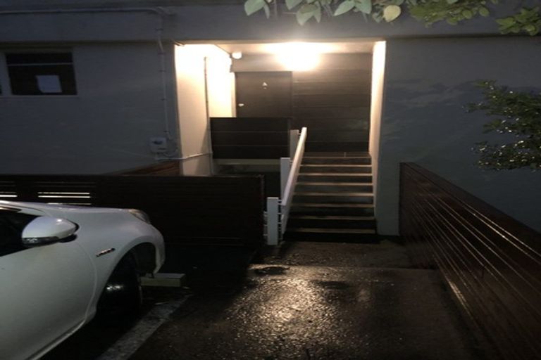 Photo of property in 61 Mortimer Terrace, Brooklyn, Wellington, 6021