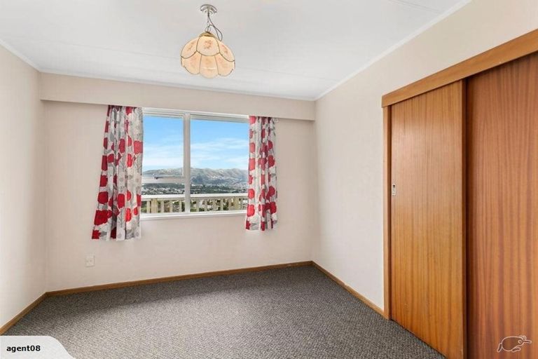 Photo of property in 28-28b Jane Grove, Paparangi, Wellington, 6037