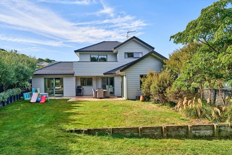 Photo of property in 28 Saunders Close, Whitby, Porirua, 5024