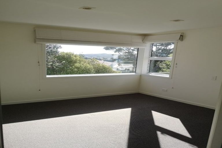 Photo of property in 11b Pinkerton Grove, Newlands, Wellington, 6037
