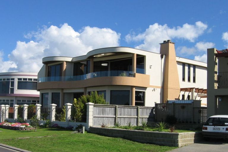 Photo of property in 11 Riverstone Road, Te Atatu Peninsula, Auckland, 0610