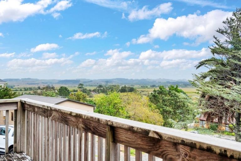 Photo of property in 24 Hand Road, Helensville, 0800