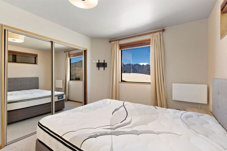 Photo of property in 3 Caples Place, Fernhill, Queenstown, 9300
