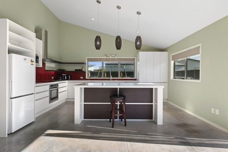 Photo of property in 6 Breaker's Crescent, Waihi Beach, 3611