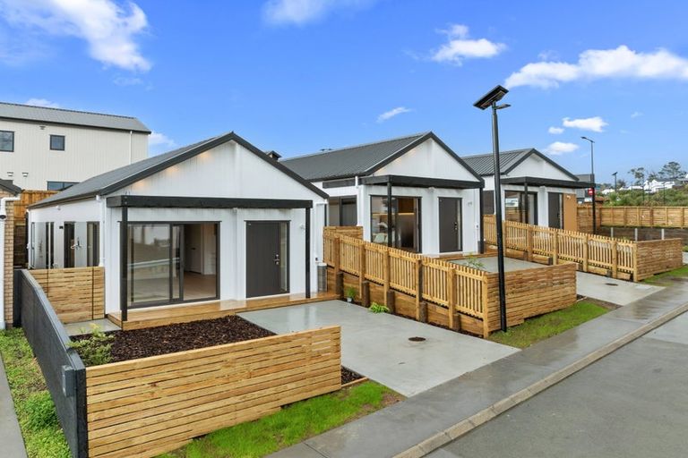 Photo of property in 7b Kotiu Place, Massey, 0614