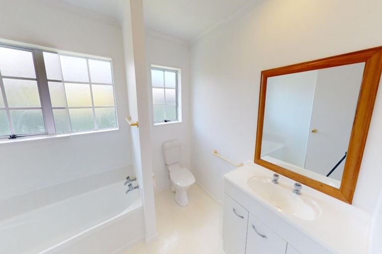 Photo of property in 8 Holly Court, Palmerston North, 4410
