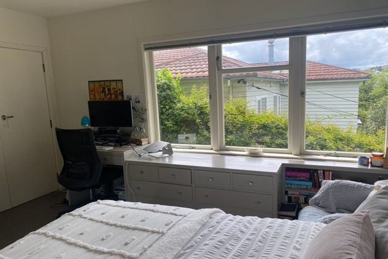 Photo of property in 11 Randwick Road, Northland, Wellington, 6012