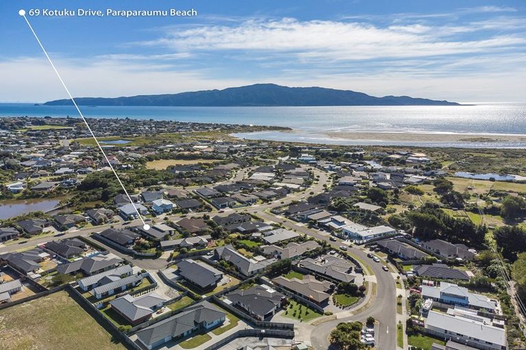 Photo of property in 69 Kotuku Drive, Paraparaumu Beach, Paraparaumu, 5032