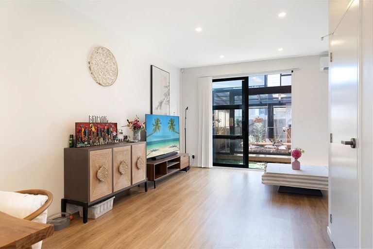 Photo of property in 9 Landing Path Drive, Hobsonville, Auckland, 0616