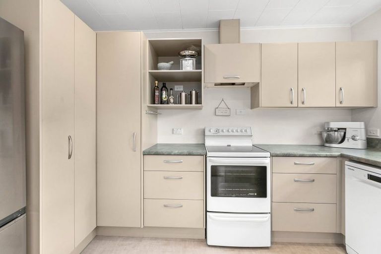 Photo of property in 6 Domain Road, Waipawa, 4210