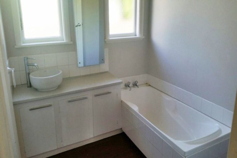 Photo of property in 76 Clyde Road, Ilam, Christchurch, 8041