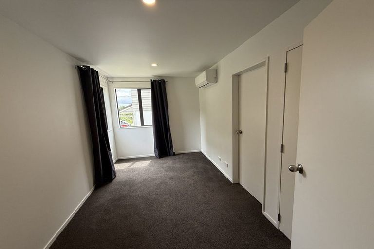 Photo of property in 106a Glanmire Road, Newlands, Wellington, 6037