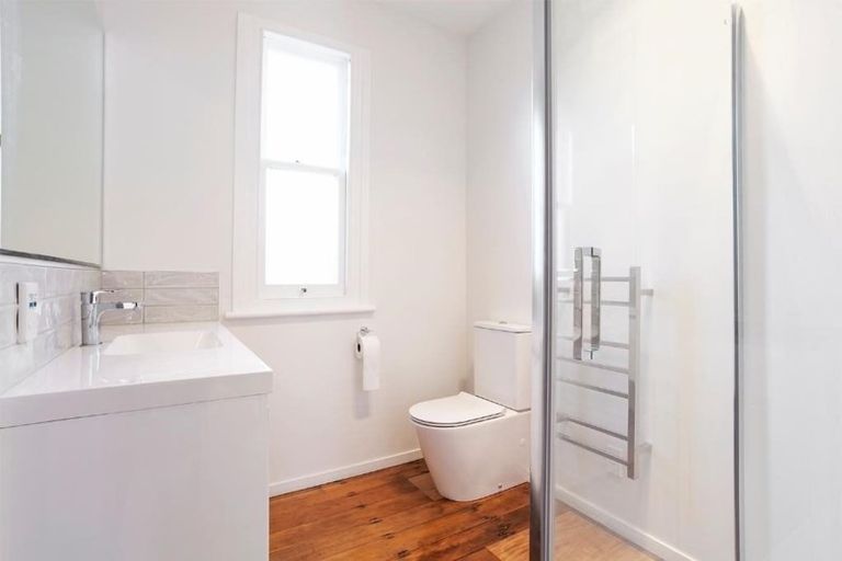 Photo of property in 12 Albany Road, One Tree Point, 0118