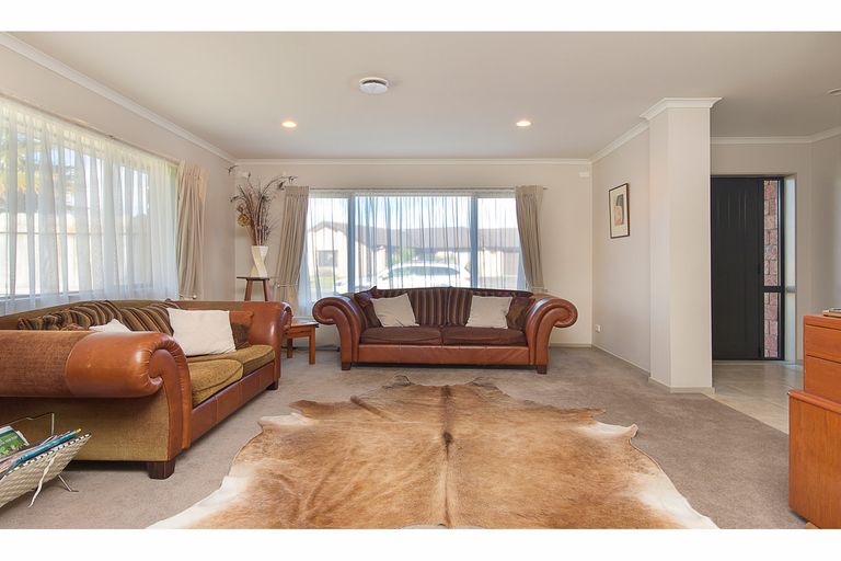 Photo of property in 8 Puketi Lane, Waiuku, 2123