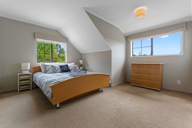Photo of property in 25 Homewood Place, Chatswood, Auckland, 0626