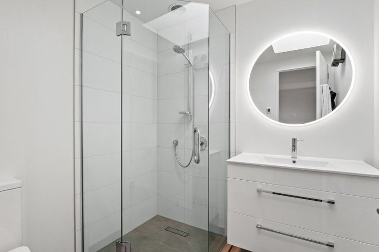 Photo of property in 2 Eichardt Place, Jacks Point, 9371